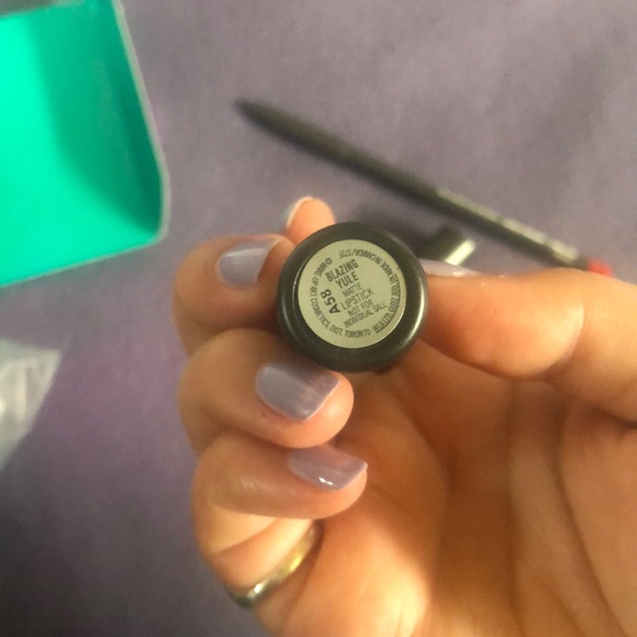 Full size red lips / Mac pretty things set FINAL SALE - Picture 4 of 7